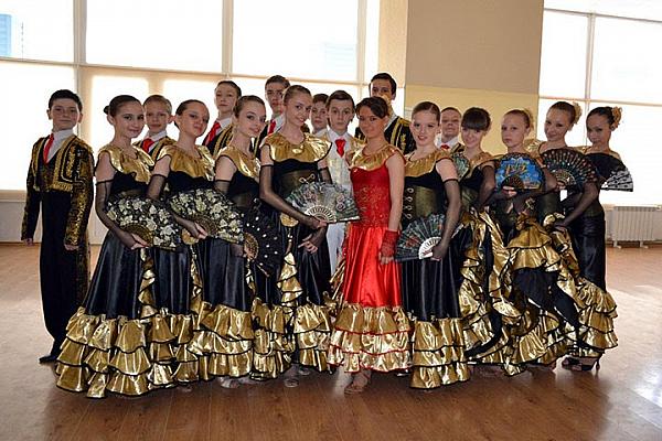 Народный ансамбль бального танца Конвалия